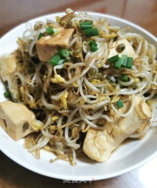绿豆芽炒豆腐的做法