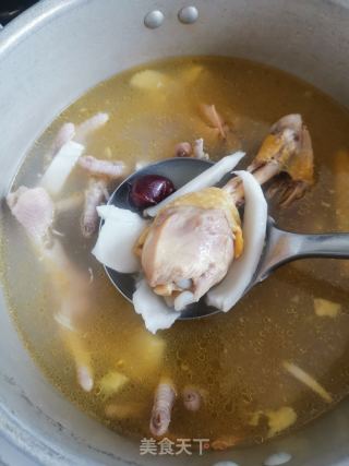椰子干贝红枣鸡汤的做法