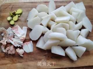 红烧萝卜的做法步骤：1