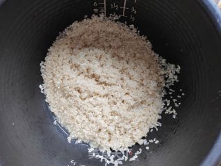 咸肉香芋焖饭的做法步骤：6