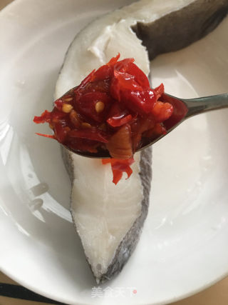 剁椒蒸扁鳕鱼的做法步骤：3