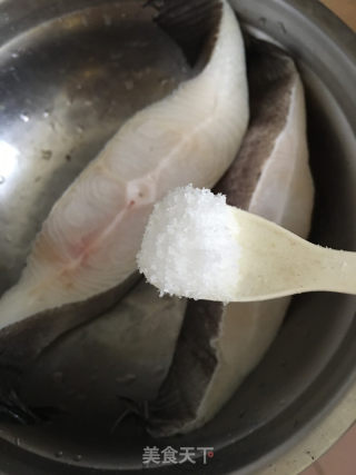 黑胡椒煎扁鳕鱼的做法步骤：2