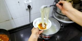 红油肥肠米线的做法步骤：8