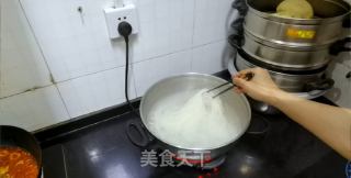 红油肥肠米线的做法步骤：7