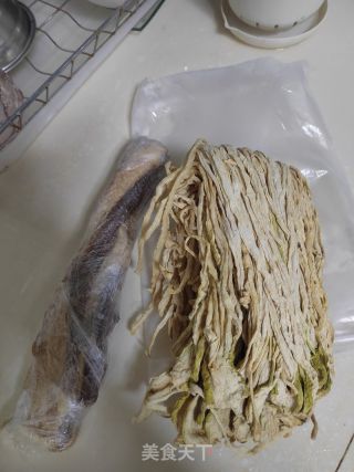 萝卜干炒腊肉的做法步骤：1