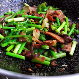 蒜苔青椒炒腊肉的做法步骤：7