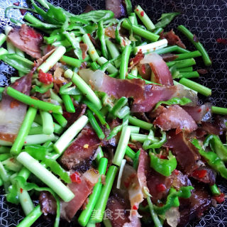 蒜苔青椒炒腊肉的做法步骤：6