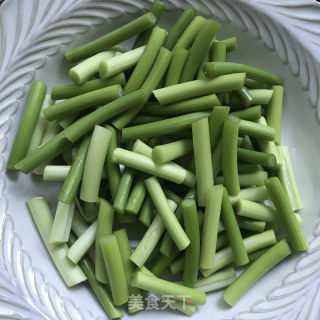 蒜苔青椒炒腊肉的做法步骤：3