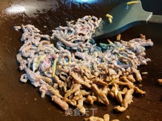 家常快手菜/青椒牛肉丝的做法步骤：3