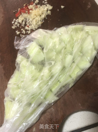 凉拌黄瓜海蜇丝的做法步骤：4