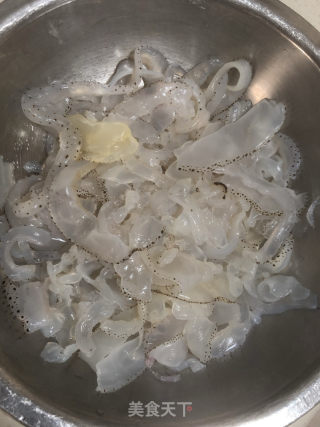 凉拌黄瓜海蜇丝的做法步骤：2