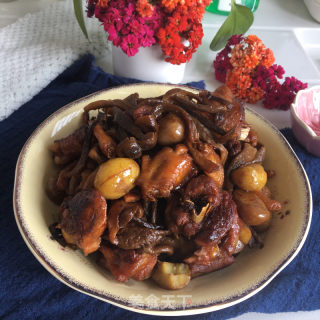 鹿茸菇板栗炖鸡块的做法