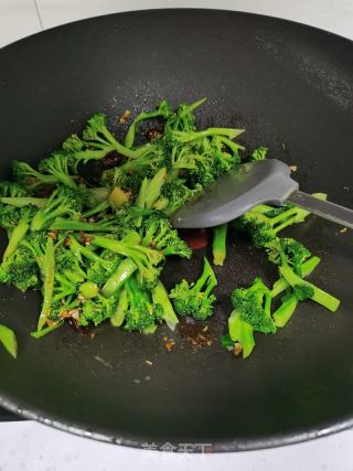 拌西兰花的做法步骤：8