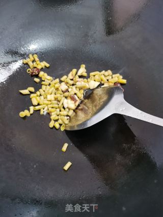 酸豆角煮水浸糍的做法步骤：5