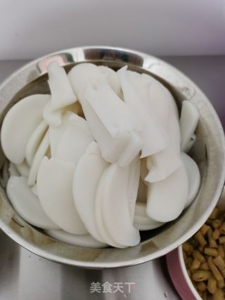 酸豆角煮水浸糍的做法步骤：1