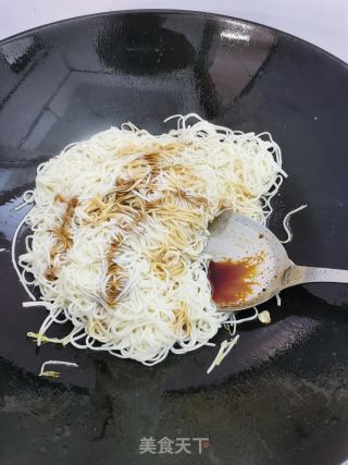 豆芽炒面的做法步骤：7