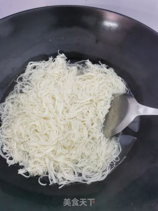 豆芽炒面的做法步骤：3