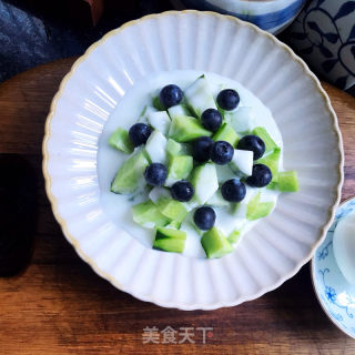 黄瓜蓝莓拌酸奶的做法步骤：7