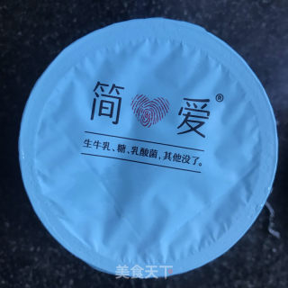 黄瓜蓝莓拌酸奶的做法步骤：1