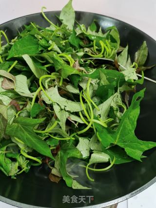 腐乳辣椒炒红薯叶的做法步骤：5