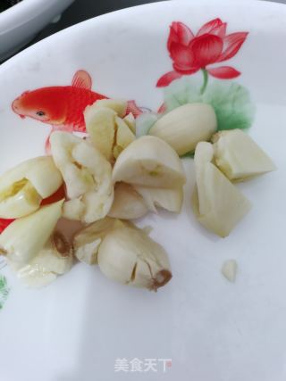 腐乳辣椒炒红薯叶的做法步骤：2