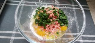 牛奶火腿鸡蛋饼的做法步骤：1
