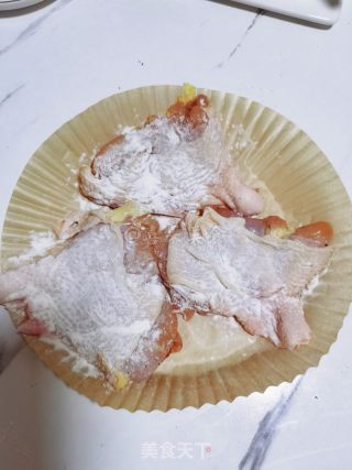 这样做你也是米其林大师/甜辣脆皮鸡腿肉的做法步骤：3