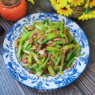 肉丝炒芹菜的做法