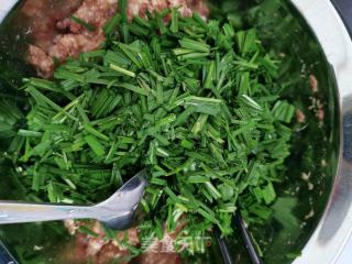 韭菜肉包的做法步骤：4