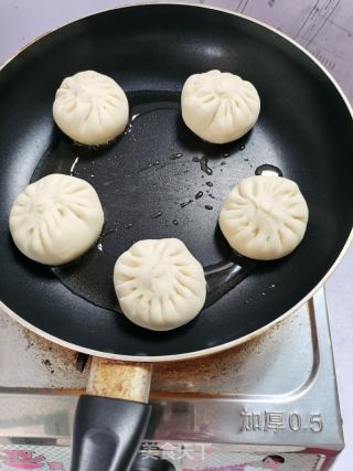生煎韭菜肉包的做法步骤：11