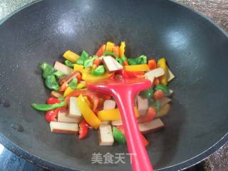 鸡蛋干炒彩椒的做法步骤：7