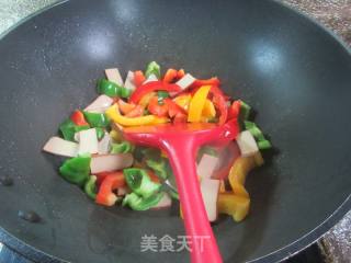 鸡蛋干炒彩椒的做法步骤：4