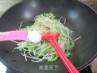 苦瓜炒绿豆芽的做法步骤：6