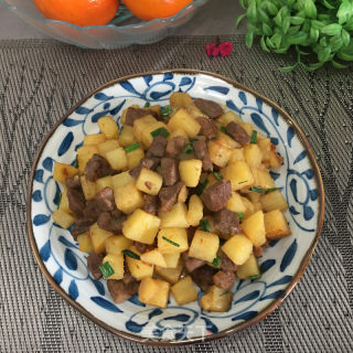 牛肉粒炒土豆丁的做法