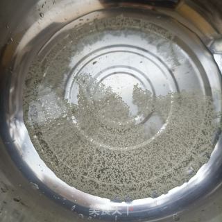 彩色蒜苔肉丁包的做法步骤：1