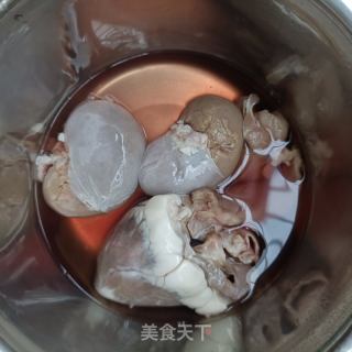 水萝卜炒羊心羊腰子的做法步骤：1
