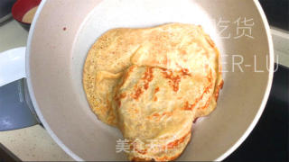 全麦鸡蛋饼，搅和搅和就是美味，松软又饱腹。的做法步骤：4