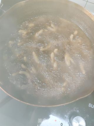 红烧鸡爪的做法步骤：6