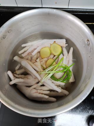 红烧鸡爪的做法步骤：2