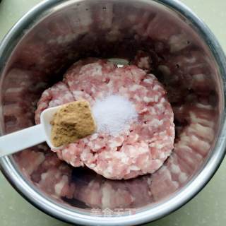 裙带菜肉丸汤的做法步骤：1