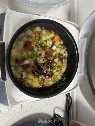 土豆????家～【五彩香肠杂蔬土豆焖饭】的做法步骤：7