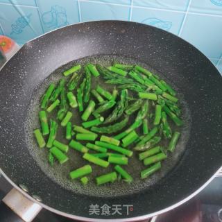 芦笋烘蛋的做法步骤：2
