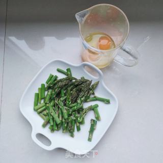 芦笋烘蛋的做法步骤：1