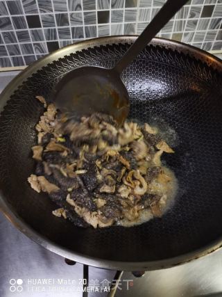 羊肚菌炒肉丝的做法步骤：5