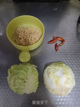 快手减脂圆白菜炒虾皮的做法步骤：1