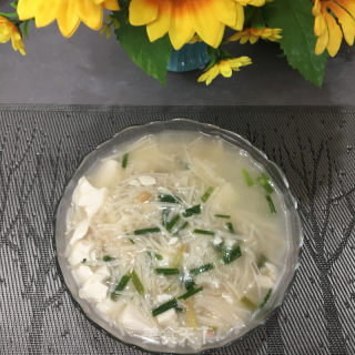 菌菇豆腐汤的做法