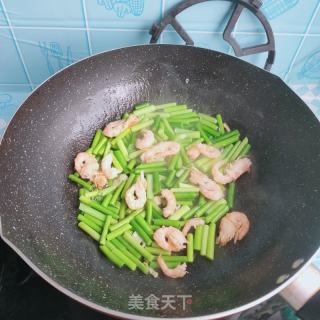 蒜薹炒虾仁的做法步骤：5