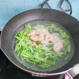 蒜薹炒虾仁的做法步骤：3