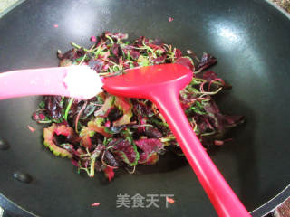 苦瓜炒红苋菜的做法步骤：6