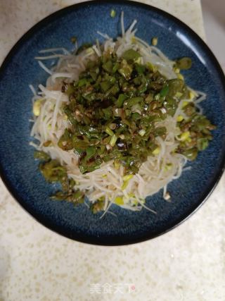 青椒拌春菜的做法